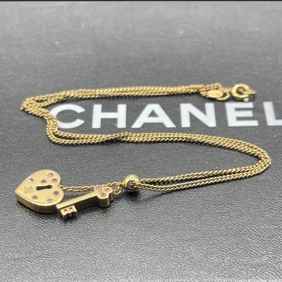 Chanel Vintage Rare Lock/key Necklace - Picture 6 of 7